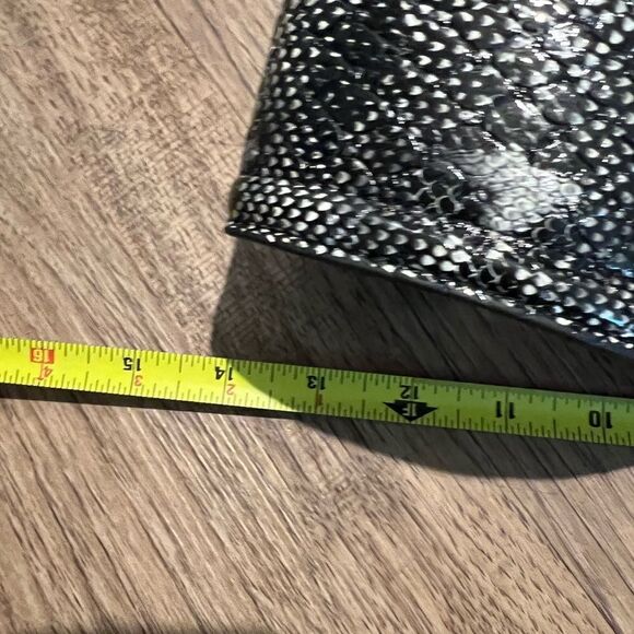 Women's Snakeskin Print Square Buckle Belt - Picture 6 of 6